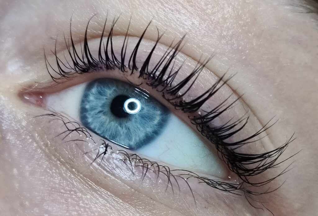 nohtna stilistka-Eve Nails-vihanje trepalnic-lash lift-nohti